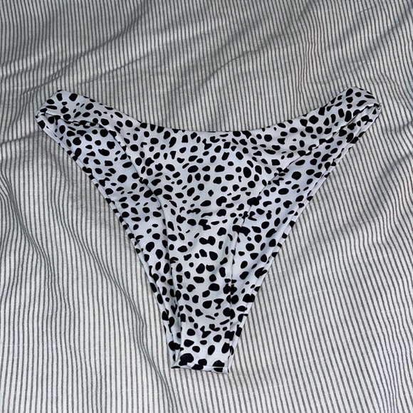 Zaful cheeky bikini bottom Small - Picture 1 of 3